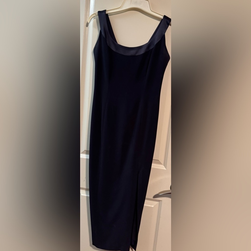 TAHARI-Elegant Black Sleeveless Dress